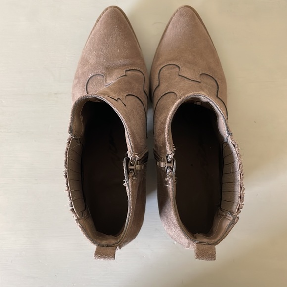 American Rag brown suede booties - Picture 5 of 6